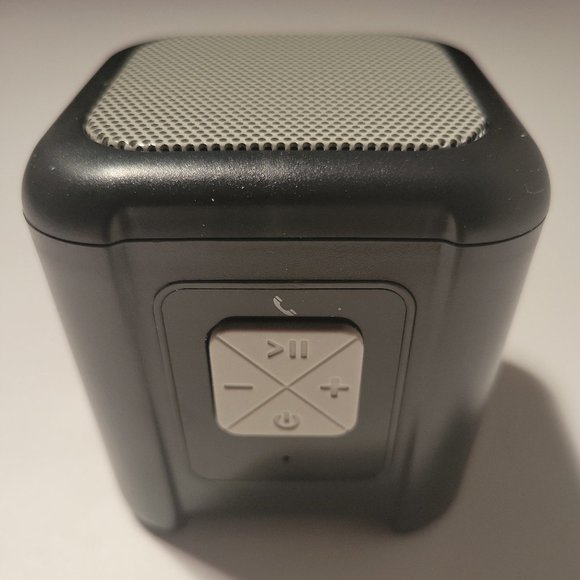 NEW MINI WATERPROOF IP57 OUTDOOR BLUETOOTH SPEAKER SPEAKERPHONE GRAY NIB! - Picture 1 of 8